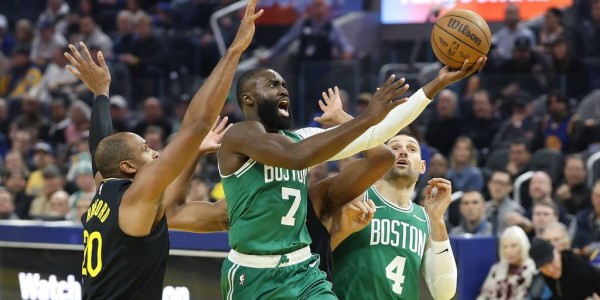 杰伦布朗23+15+13普理查德26分 绿军胜勇士