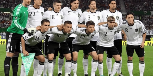 德甲生死对决！圣保利主场死磕莱比锡，保级韧性VS欧冠野心谁能破局？