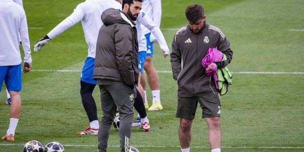 皇马完胜曼城原因揭晓！球迷揭开扎心内幕：阿韦洛亚早就看穿了