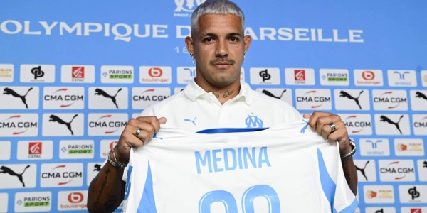 法甲马赛为新援法昆多·梅迪纳召开发布会
        
    法甲马赛为新援法昆多·梅迪纳召开发布会