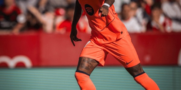 西甲领头羊易主！莱万失点拉什福德难救主，巴萨1-4惨败7连胜终结