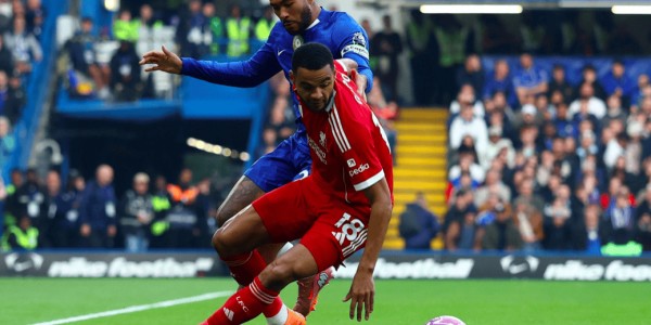 1-2！英超豪门对决神剧情：11.2亿战舰连续两轮惨遭绝杀 榜首更迭