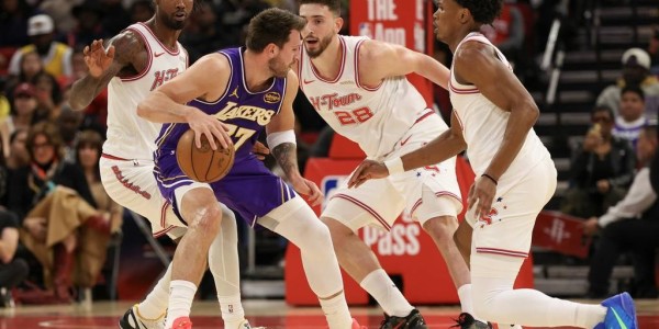 东契奇40+9+10杜兰特18分 老詹30分湖人三天内双杀火箭